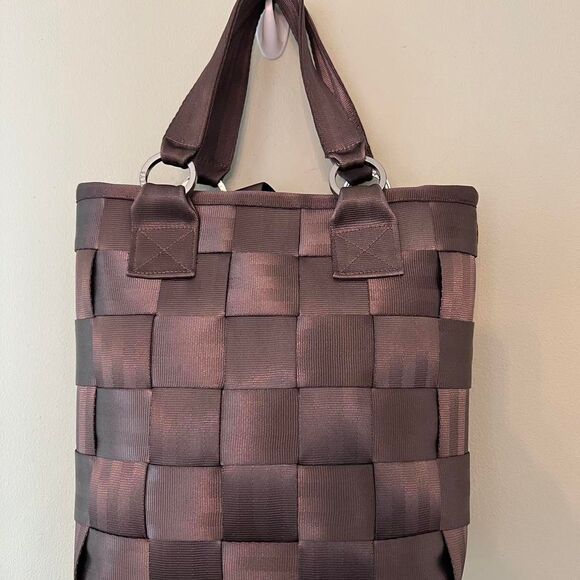 Harvey\'s Seatbelt Bucket Bag